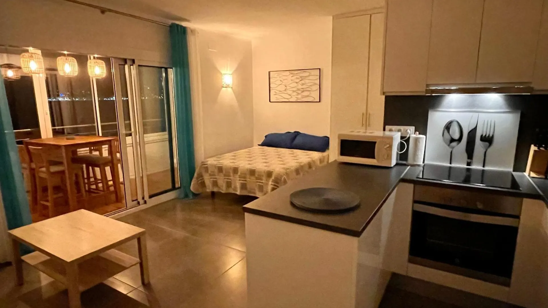 Apartment Studio Roses Beach